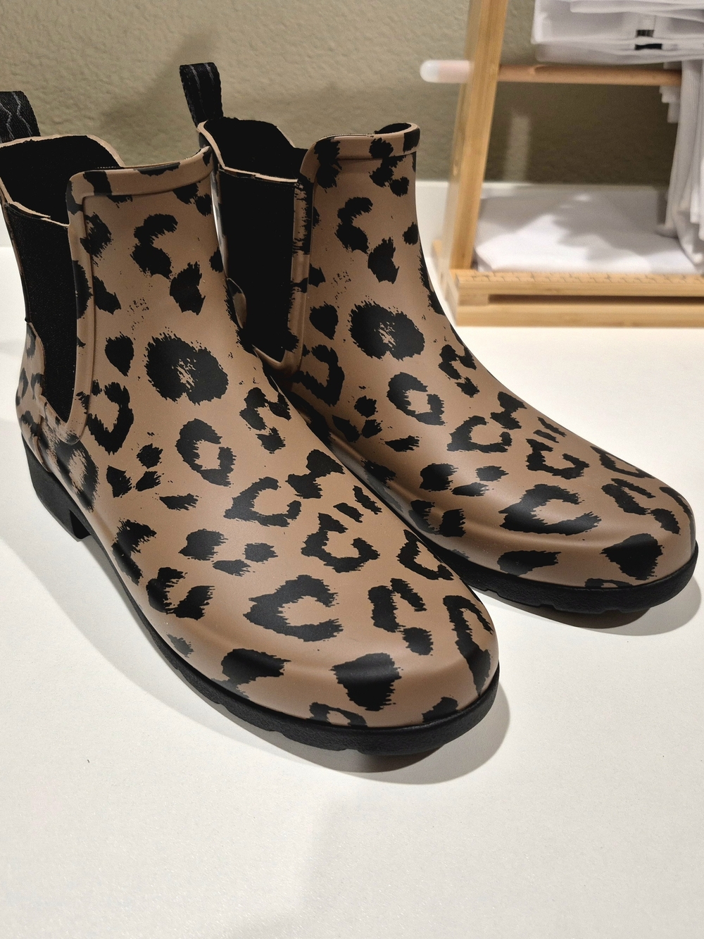 NEW HUNTER BOOTS Leopard Print Chelsea Rain Boots - Women 7 - Picture 6 of 7